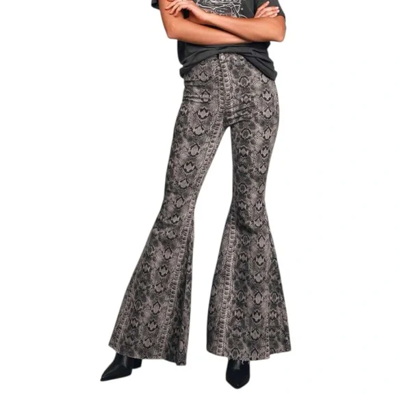 We The Free Just Float On High Rise Flare Jeans Snake Print Sz 28 Like New - Picture 2 of 10